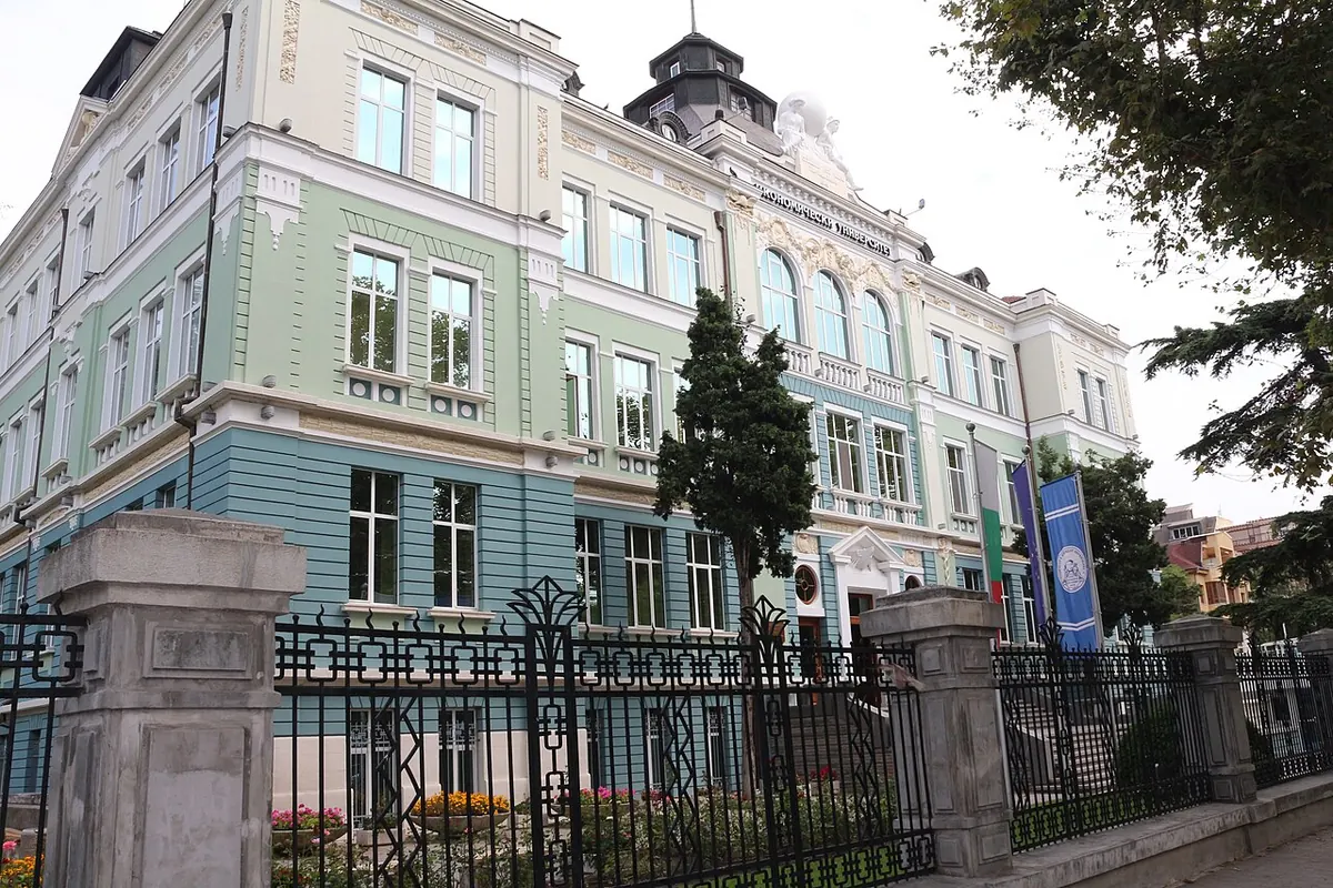 Сградата на Икономическия университет във Варна