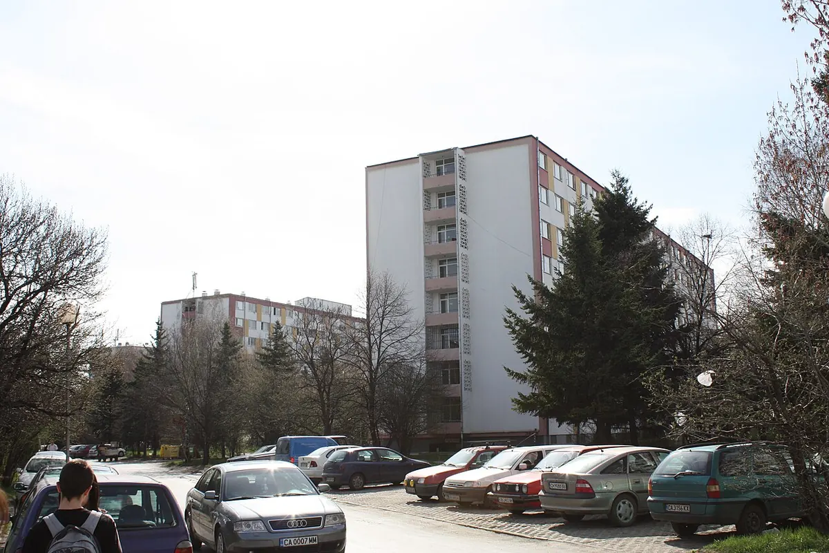 Блок на студентско общежитие в Студентски град в София